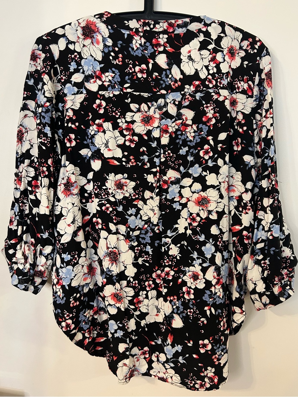 mandee Women’s Black Floral V-Neck Blouse with Ivory & Red Accents Size L - Picture 2 of 5